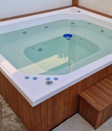 JACUZZIS 4-8 PERSONAS